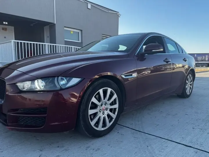 Jaguar XE 2.0 Portfolio
