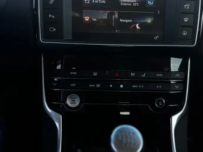 Jaguar XE 2.0 Portfolio