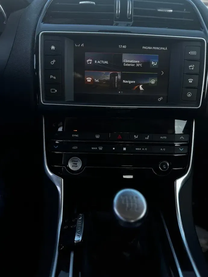 Jaguar XE 2.0 Portfolio — imagine 5