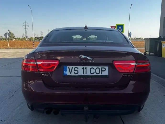 Jaguar XE 2.0 Portfolio