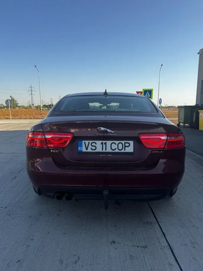 Jaguar XE 2.0 Portfolio — imagine 2