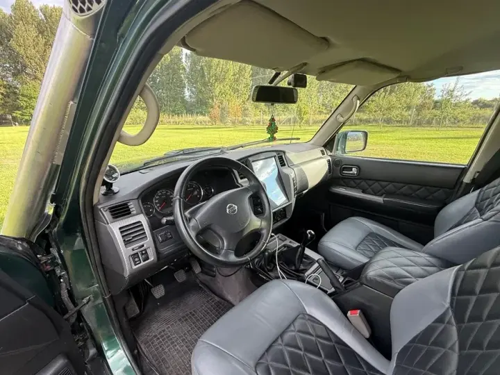 Nissan Patrol V