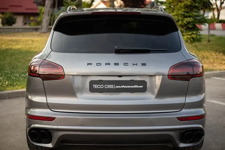 Porsche Cayenne — imagine 3