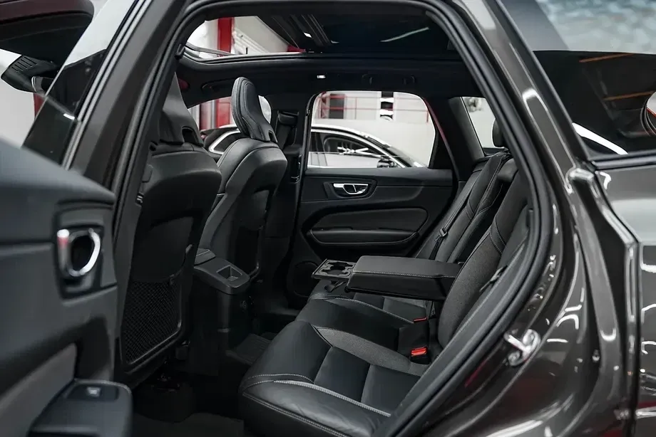 Volvo XC 60 II Recharge T6 Twin Engine eAWD R-Design Expression — imagine 6
