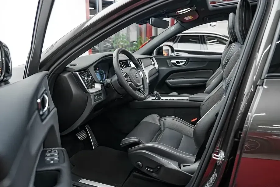 Volvo XC 60 II Recharge T6 Twin Engine eAWD R-Design Expression — imagine 4