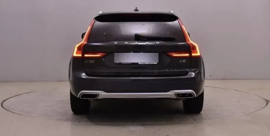 Volvo V90 D5 AWD — imagine 3
