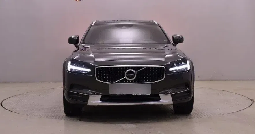 Volvo V90 D5 AWD — imagine 2