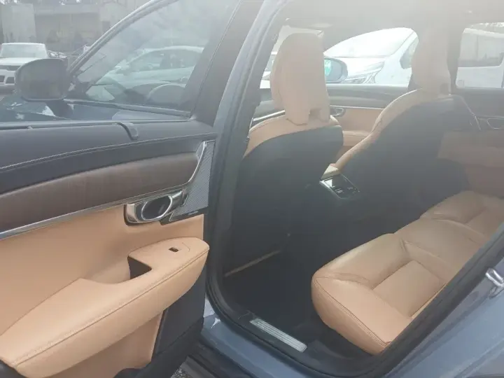 Volvo V90 T5 Momentum