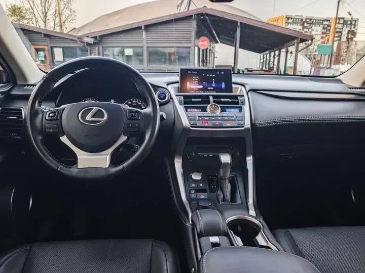 Lexus NX I 300h E-FOUR
