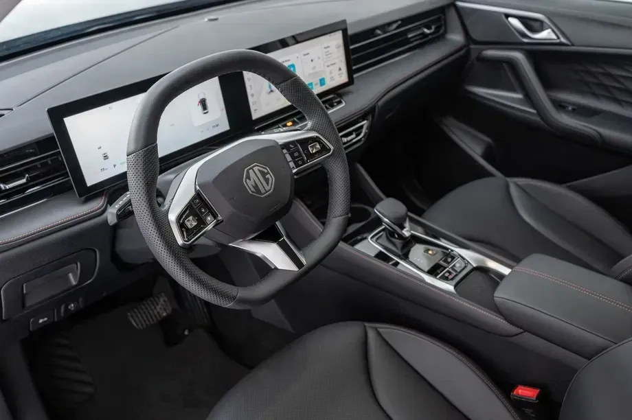 MG HS Luxury — imagine 5
