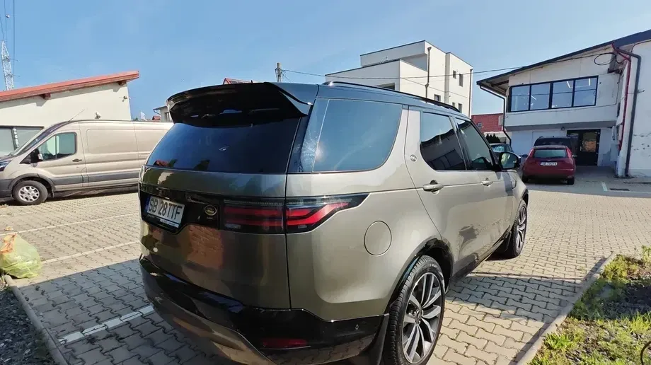 Land Rover Discovery V 3.0D 300 MHEV R-Dynamic SE — imagine 5