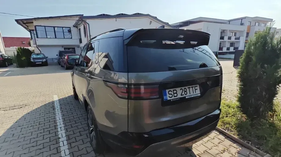 Land Rover Discovery V 3.0D 300 MHEV R-Dynamic SE — imagine 4