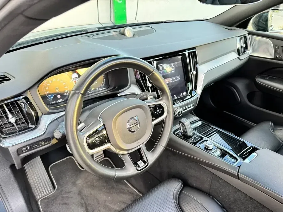 Volvo S60 III T8 eAWD R-Design — imagine 6