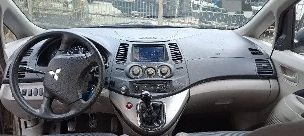 Mitsubishi Grandis 2.0 DI-D Invite — imagine 4