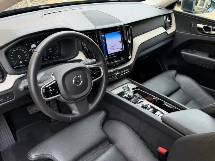 Volvo XC 60 II T8 AWD Recharge Geartronic Inscription Expression