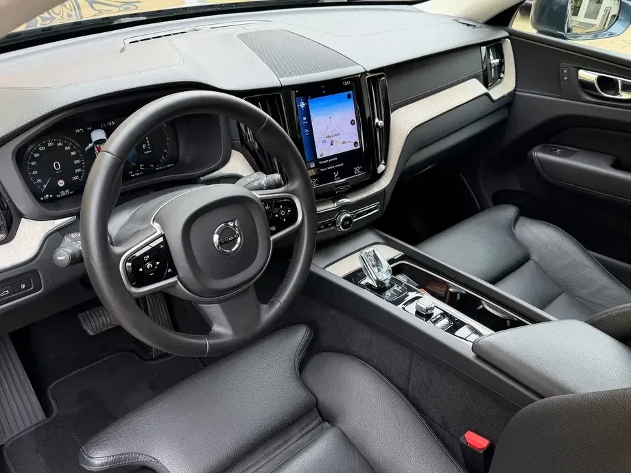 Volvo XC 60 II T8 AWD Recharge Geartronic Inscription Expression — imagine 2