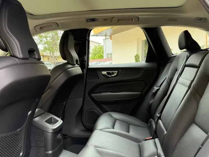 Volvo XC 60 II T8 AWD Recharge Geartronic Inscription Expression