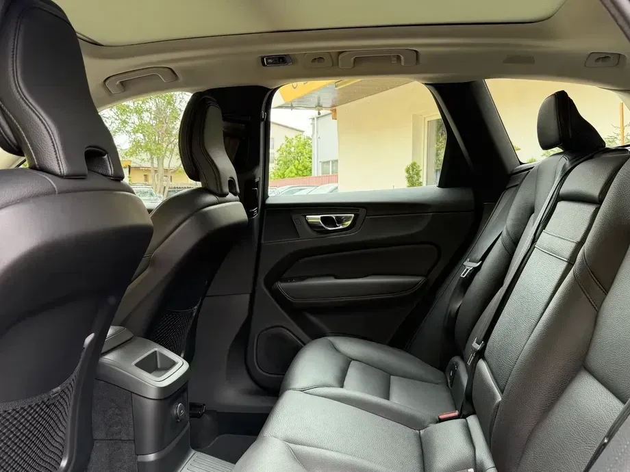 Volvo XC 60 II T8 AWD Recharge Geartronic Inscription Expression — imagine 6