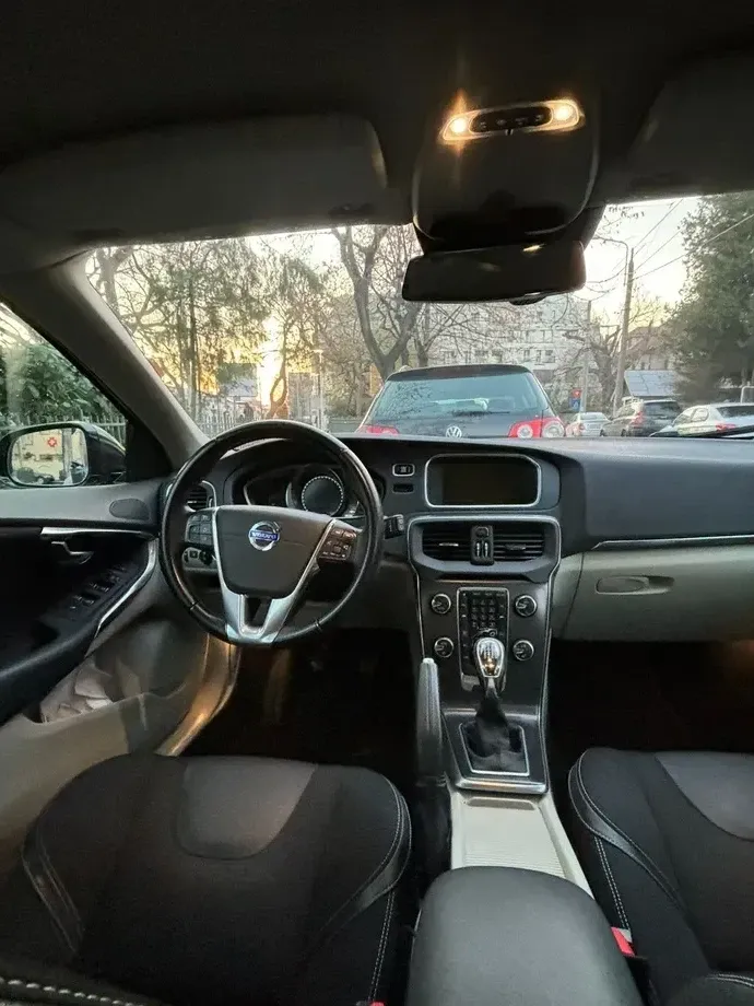 Volvo V40 II D3 Momentum — imagine 5