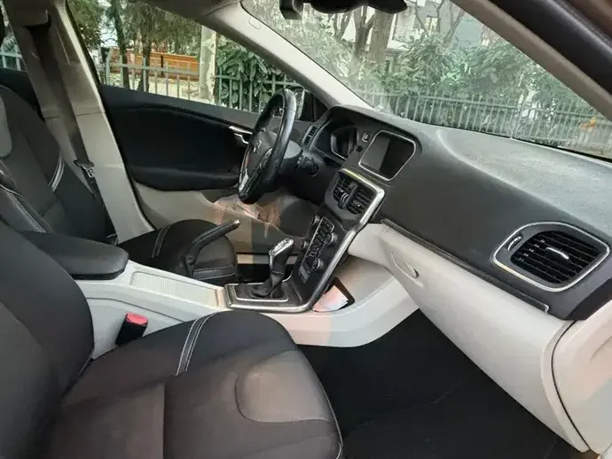 Volvo V40 II D3 Momentum