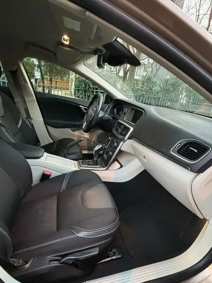 Volvo V40 II D3 Momentum — imagine 6