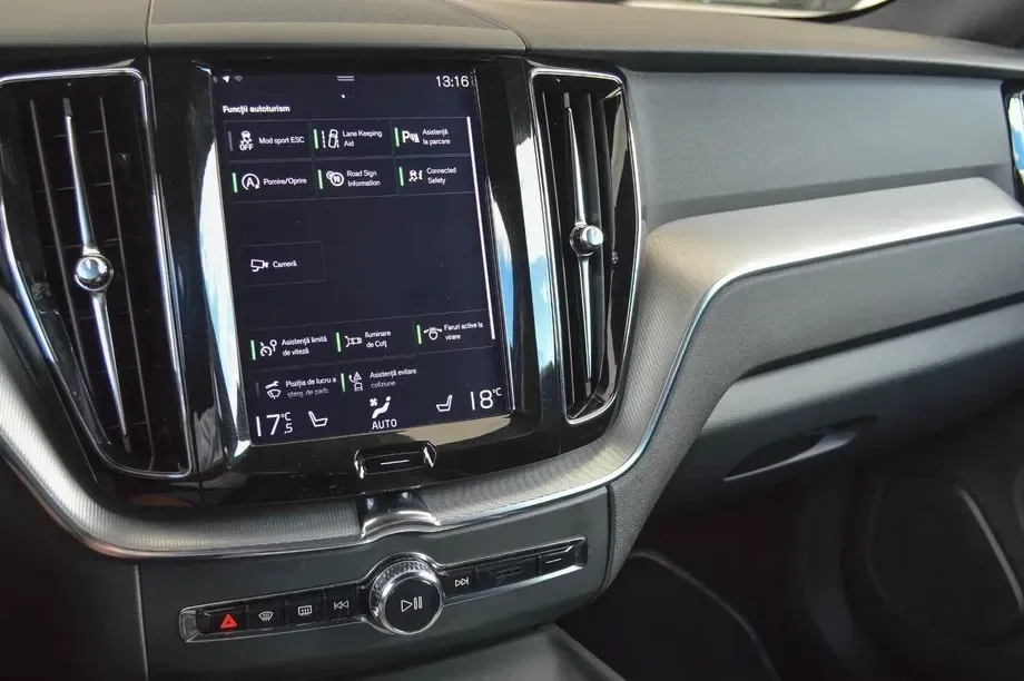 Volvo XC 60 II D4 AWD R-Design — imagine 6