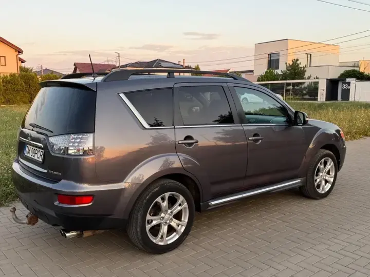 Mitsubishi Outlander II