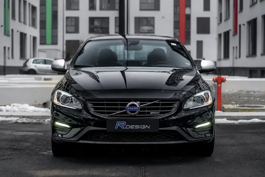Volvo S60 II D4 VEA Start-Stop R-Design — imagine 4