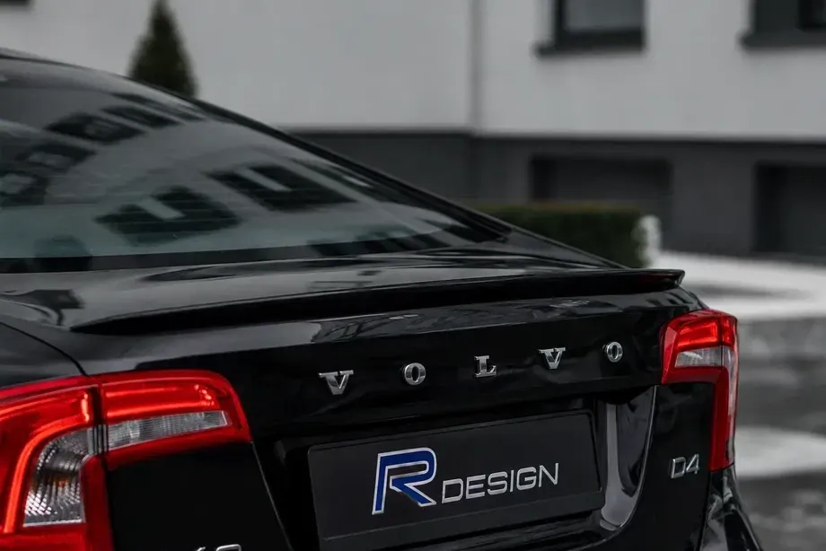 Volvo S60 II D4 VEA Start-Stop R-Design — imagine 2