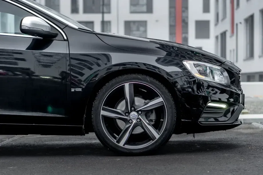 Volvo S60 II D4 VEA Start-Stop R-Design — imagine 6