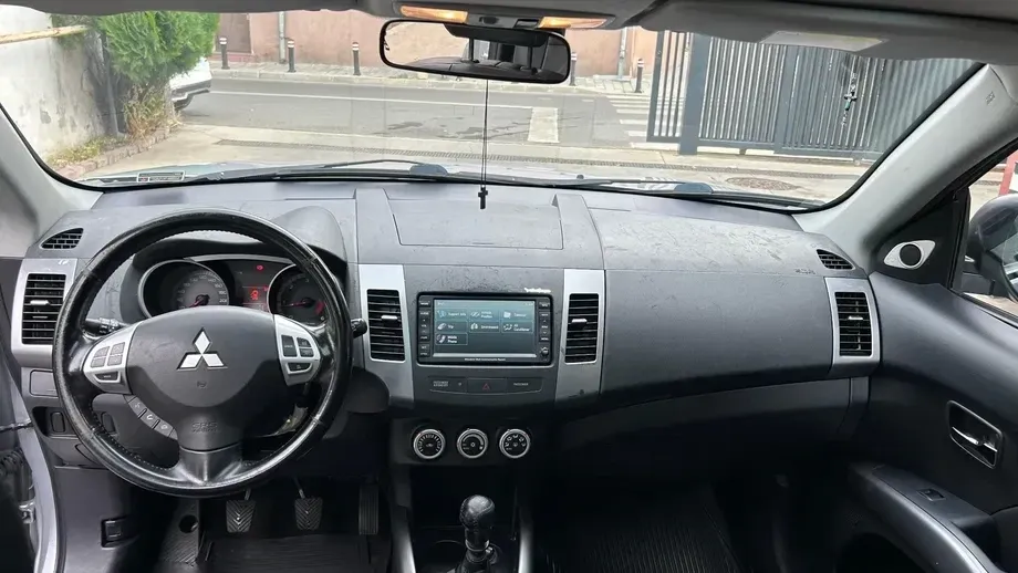 Mitsubishi Outlander II 2.2 DI-D Intense + — imagine 3