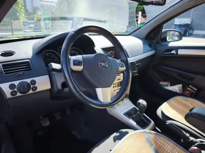 Opel Astra H