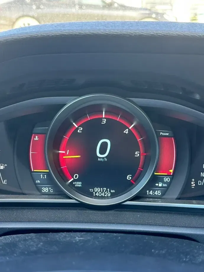 Volvo V40 II D3 Aut. Basic — imagine 2