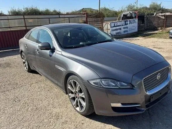 Jaguar XJ 30d Luxury — imagine 2
