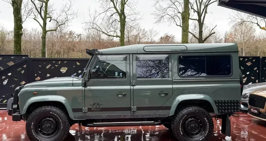 Land Rover Defender — imagine 5