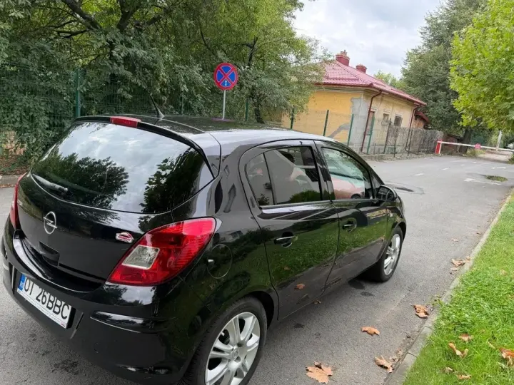 Opel Corsa D 1.4 16V Automatik Color Edition