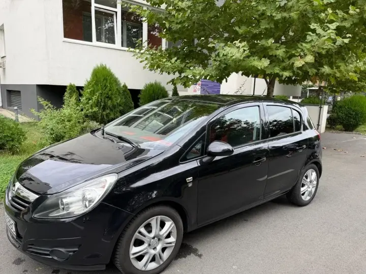 Opel Corsa D 1.4 16V Automatik Color Edition