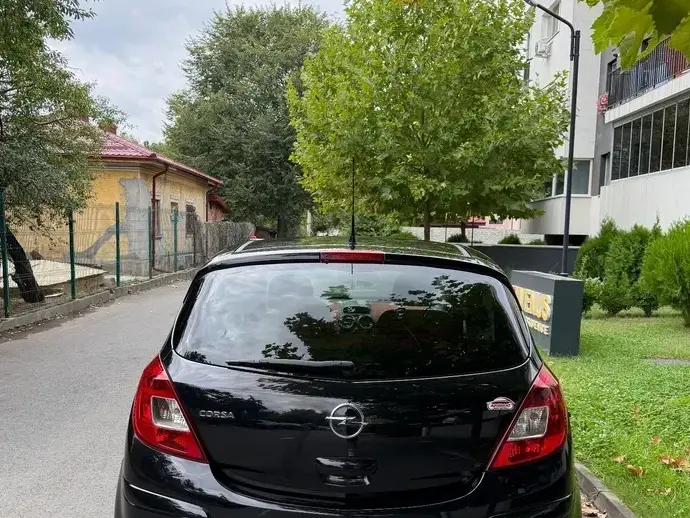 Opel Corsa D 1.4 16V Automatik Color Edition