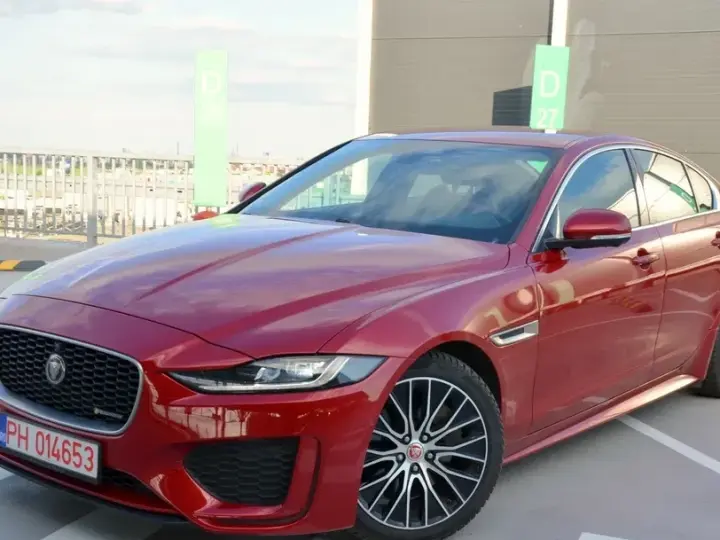Jaguar XE D200 RWD MHEV R-Dynamic HSE