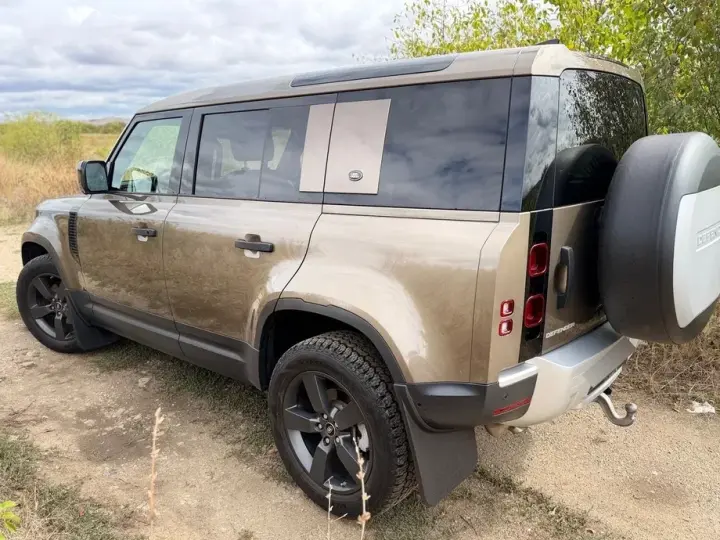 Land Rover Defender 110 2.0L D240 S