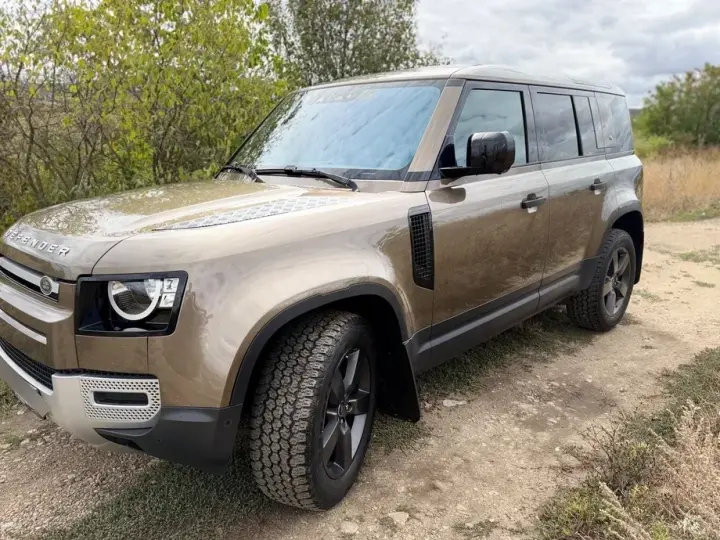 Land Rover Defender 110 2.0L D240 S