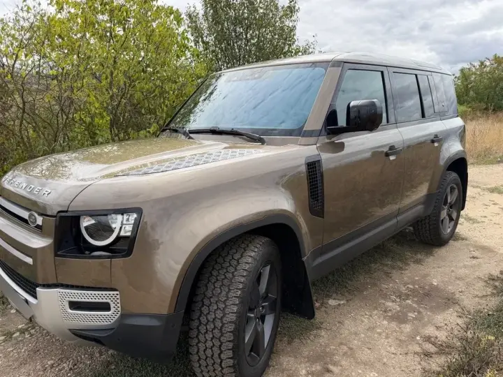 Land Rover Defender 110 2.0L D240 S