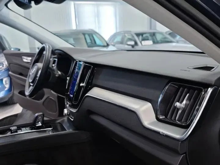 Volvo XC 60 II B4 MHEV Momentum Pro