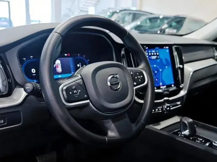 Volvo XC 60 II B4 MHEV Momentum Pro
