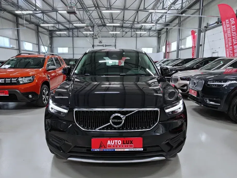 Volvo XC 40 T3 Momentum Pro — imagine 2