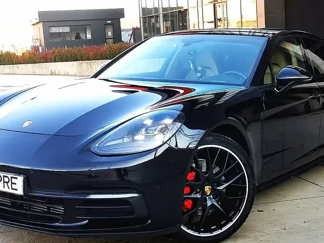 Porsche Panamera 4
