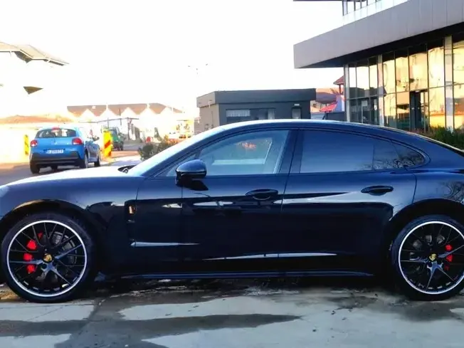Porsche Panamera 4
