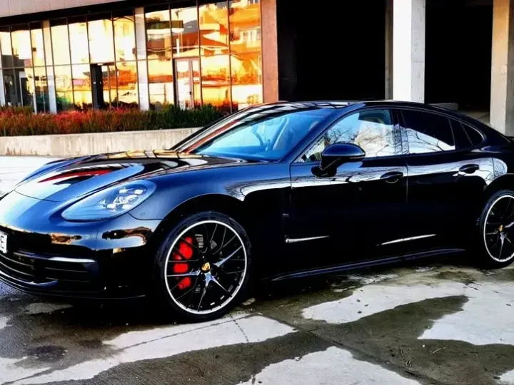 Porsche Panamera 4