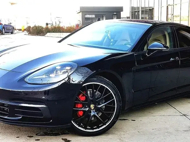 Porsche Panamera 4