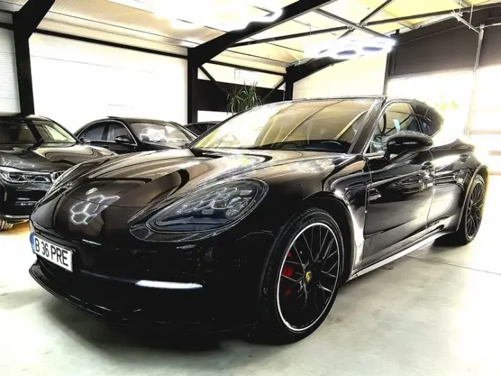 Porsche Panamera 4